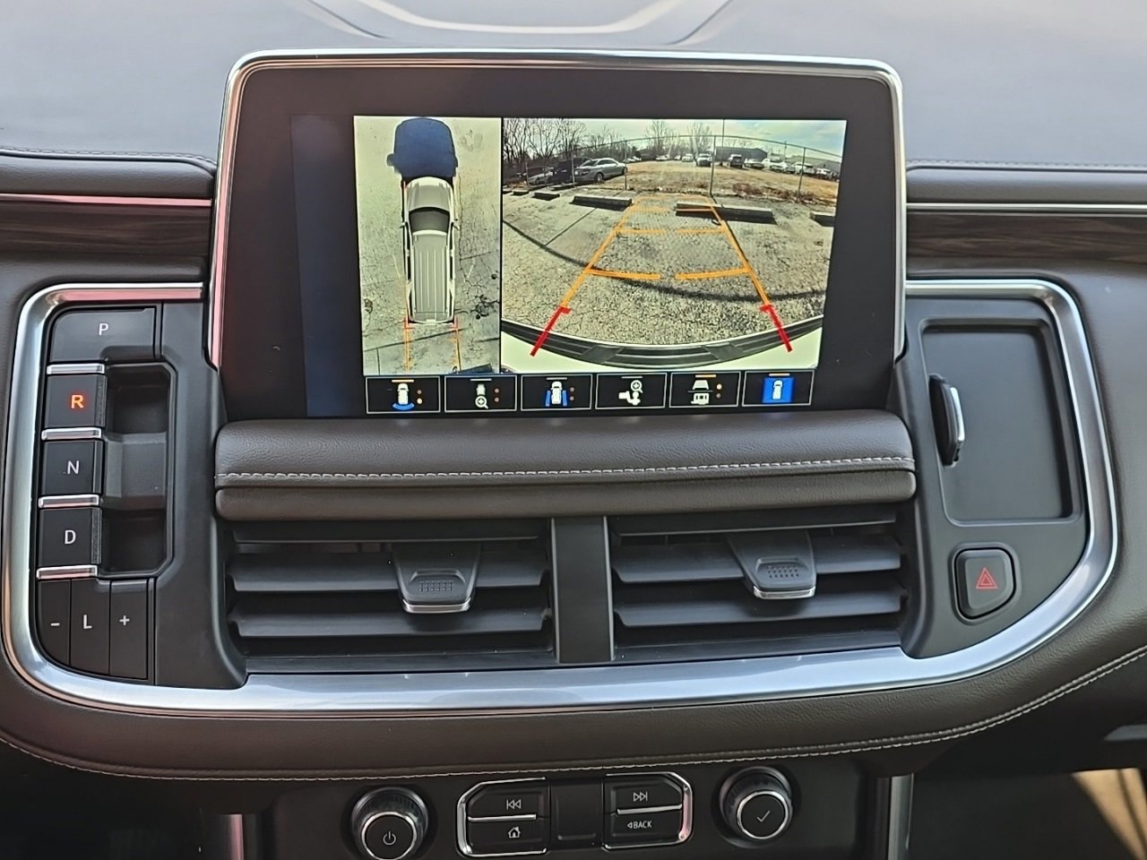 Used 2022 Chevrolet Suburban LT w/ Luxury Package image 18