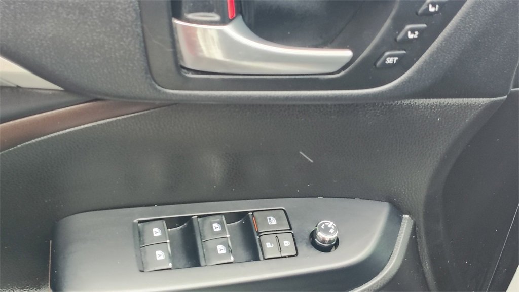 Used 2018 Toyota Highlander Limited Platinum image 9