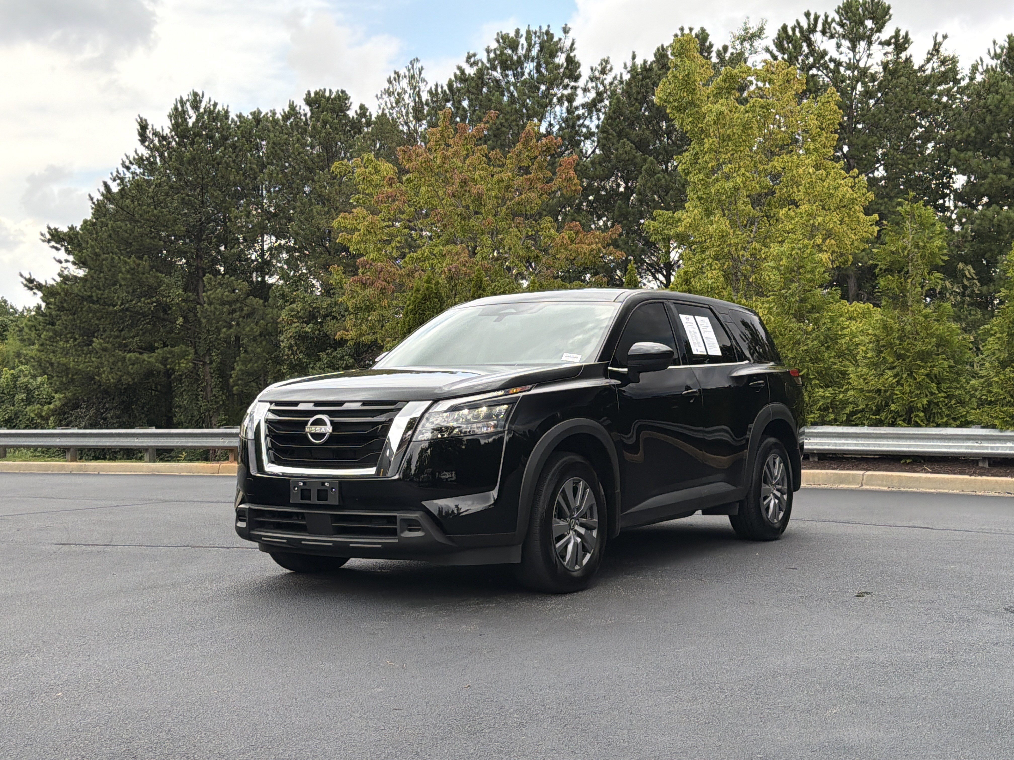 Used 2025 Nissan Pathfinder S AWD/4WD image 13
