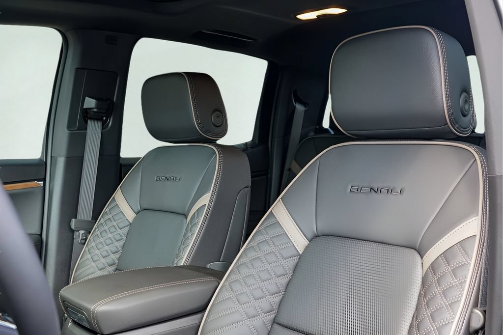 New 2026 GMC Canyon Denali AWD/4WD image 11