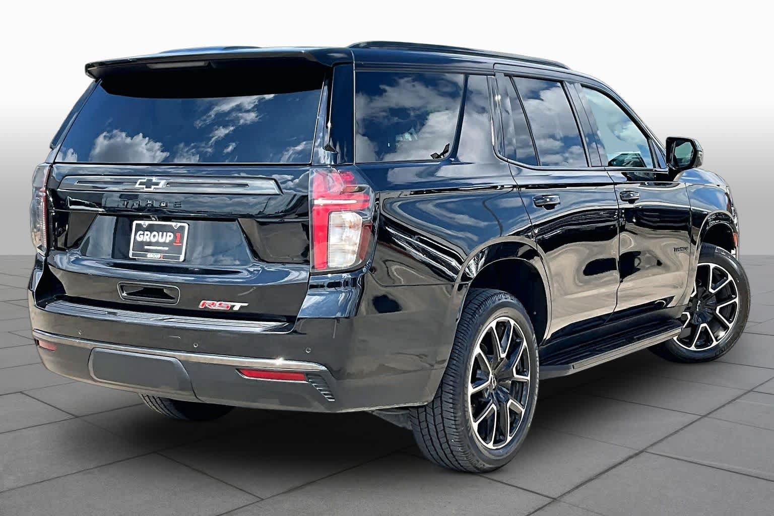 Used 2021 Chevrolet Tahoe RST w/ Luxury Package AWD/4WD image 13