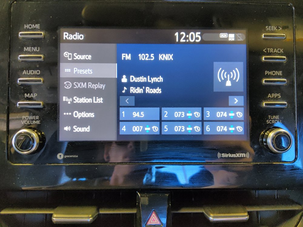 Used 2021 Toyota Camry SE w/ Carpet Mat Package (TMS) FWD image 25