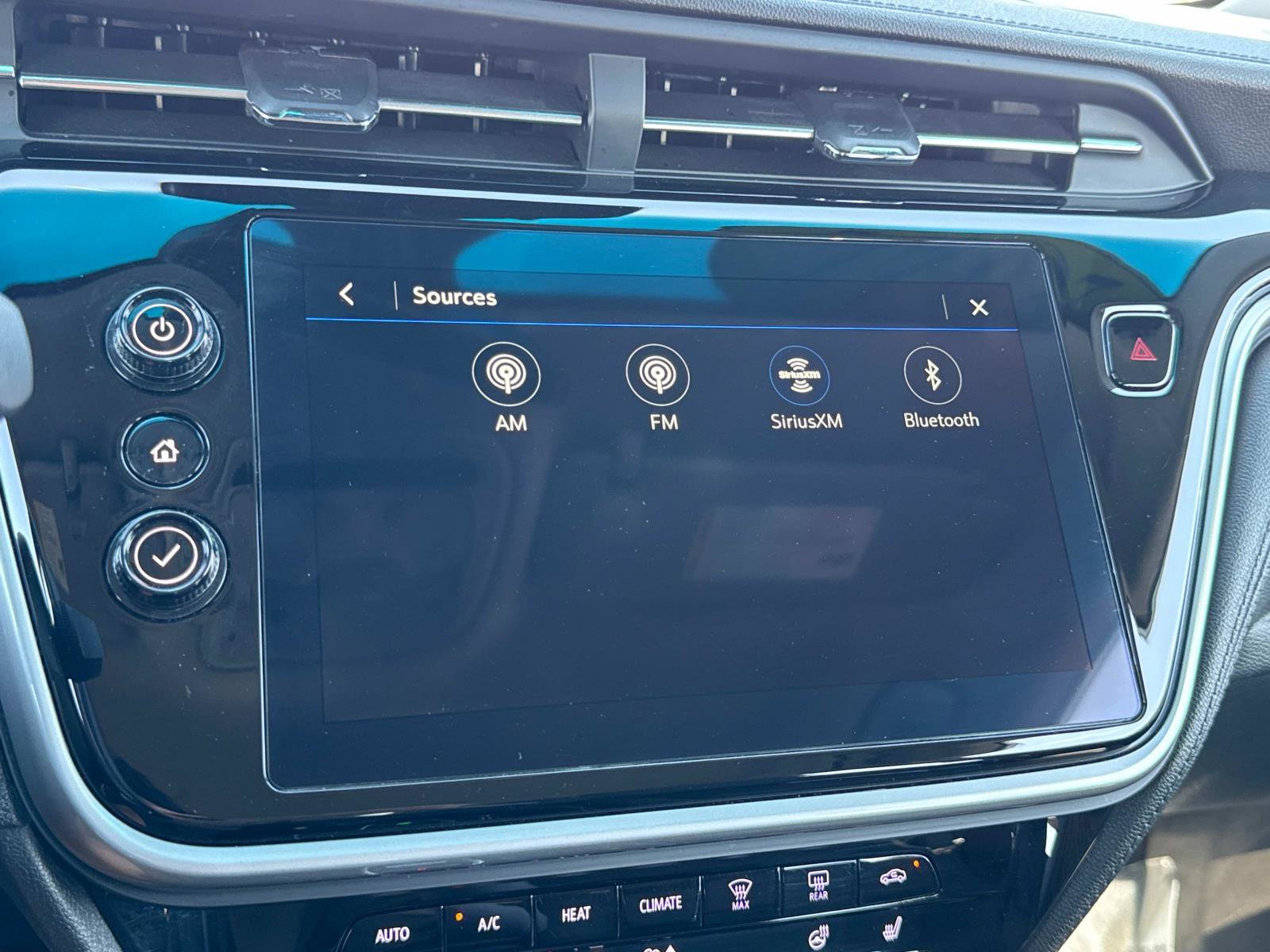 Used 2022 Chevrolet Bolt LT w/ Infotainment Package image 28