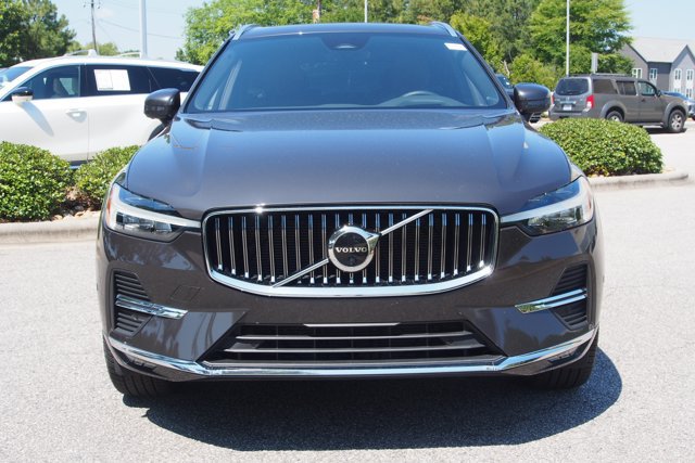 Used 2023 Volvo XC60 B5 Ultimate w/ Protection Package Premier FWD image 3