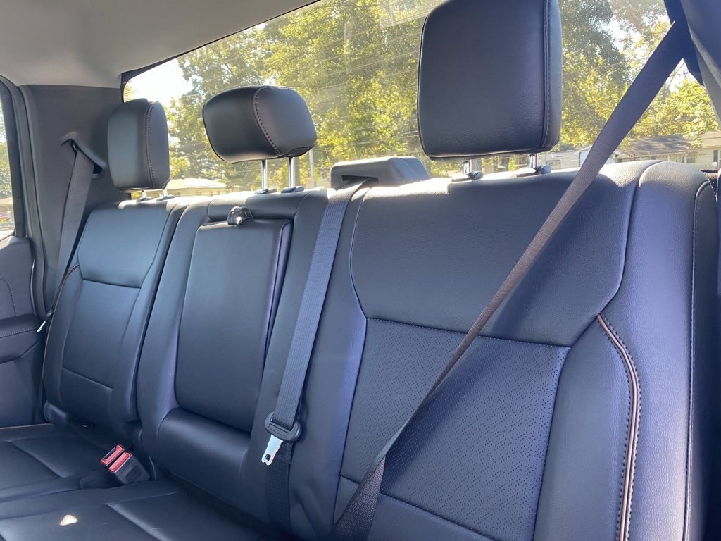 New 2026 Ford F250 Lariat w/ Black Appearance Package image 30