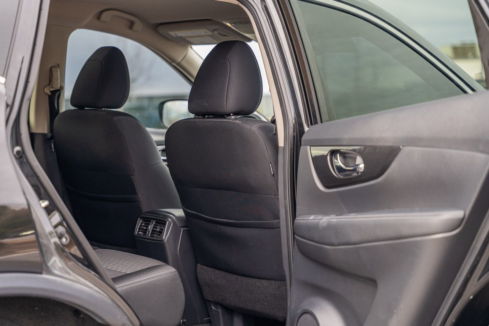 Used 2017 Nissan Rogue SV image 12