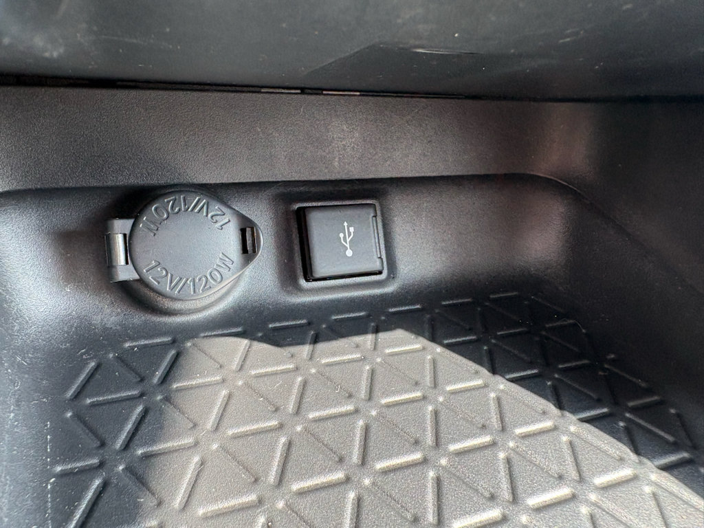 Used 2020 Toyota RAV4 XLE w/ Convenience Package FWD image 20