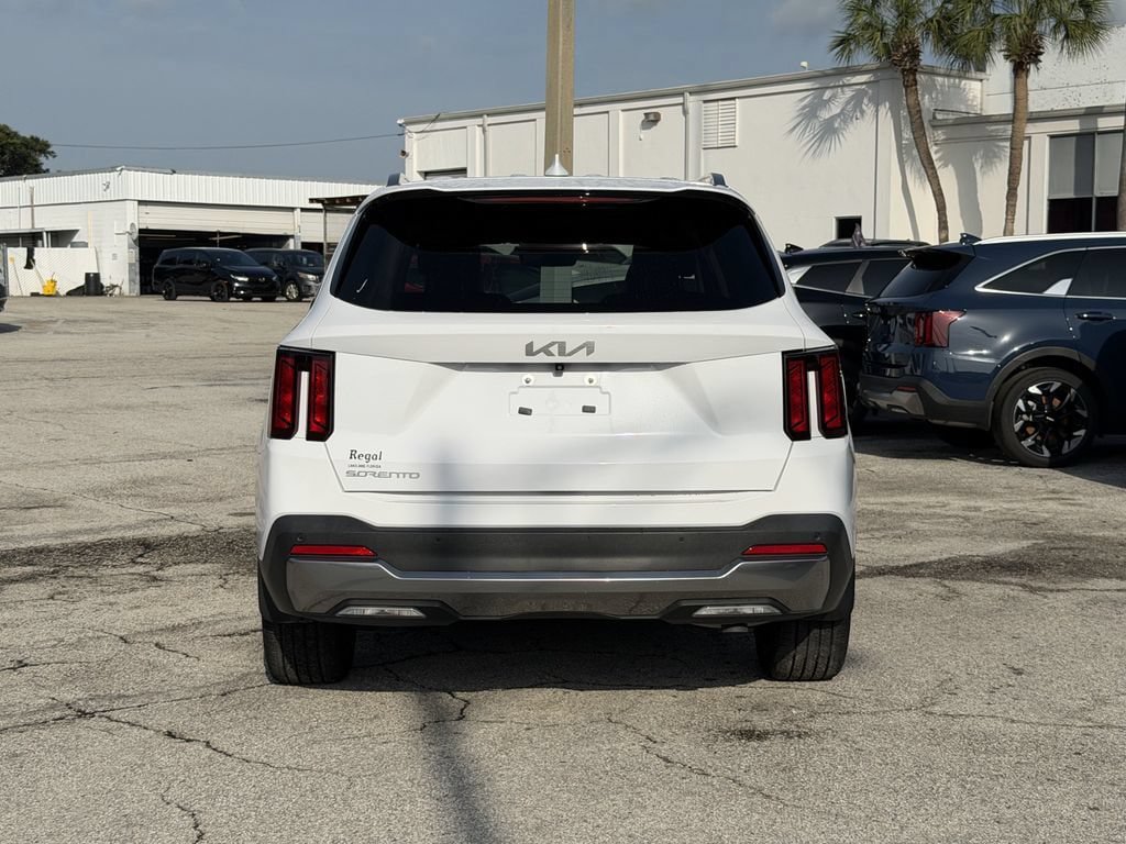 Certified 2025 Kia Sorento EX FWD image 6