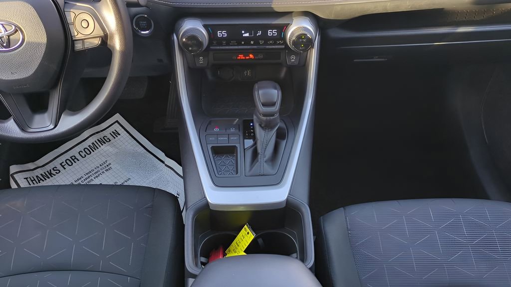 Used 2024 Toyota RAV4 XLE FWD image 15