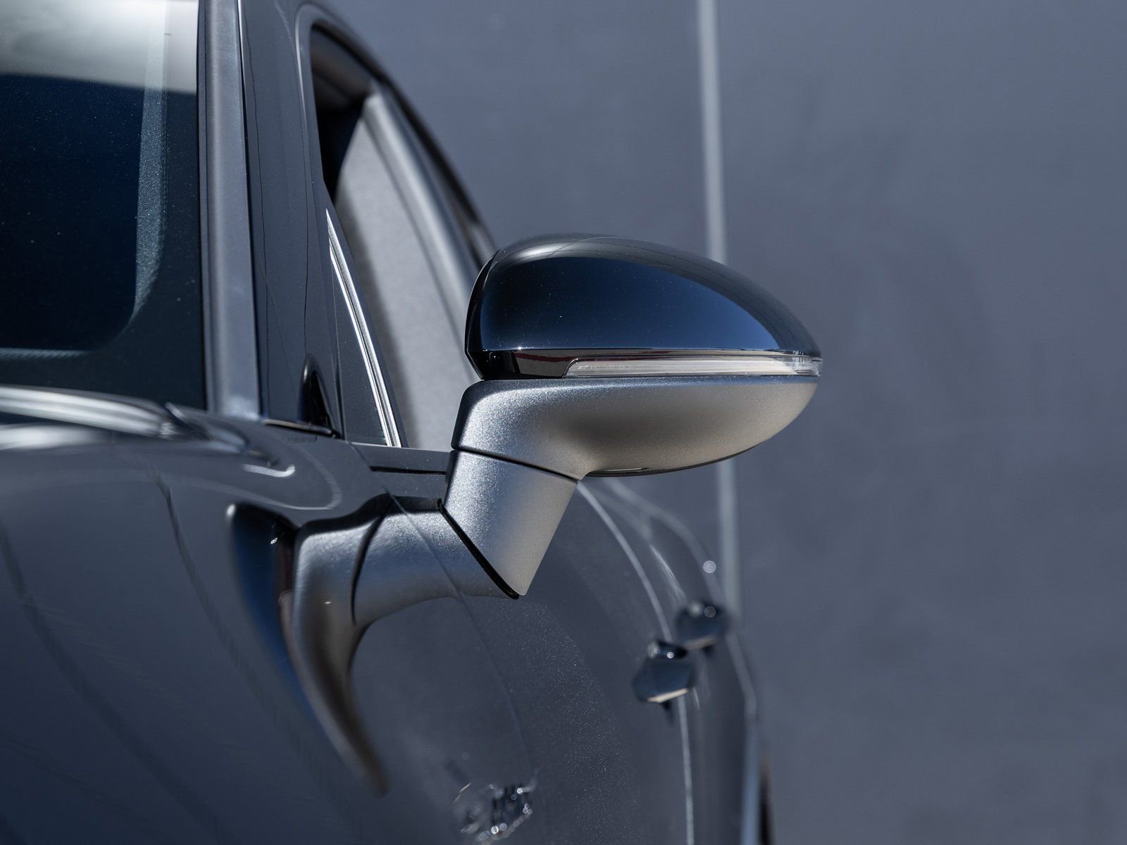 Certified 2025 Porsche Macan Electric image 17