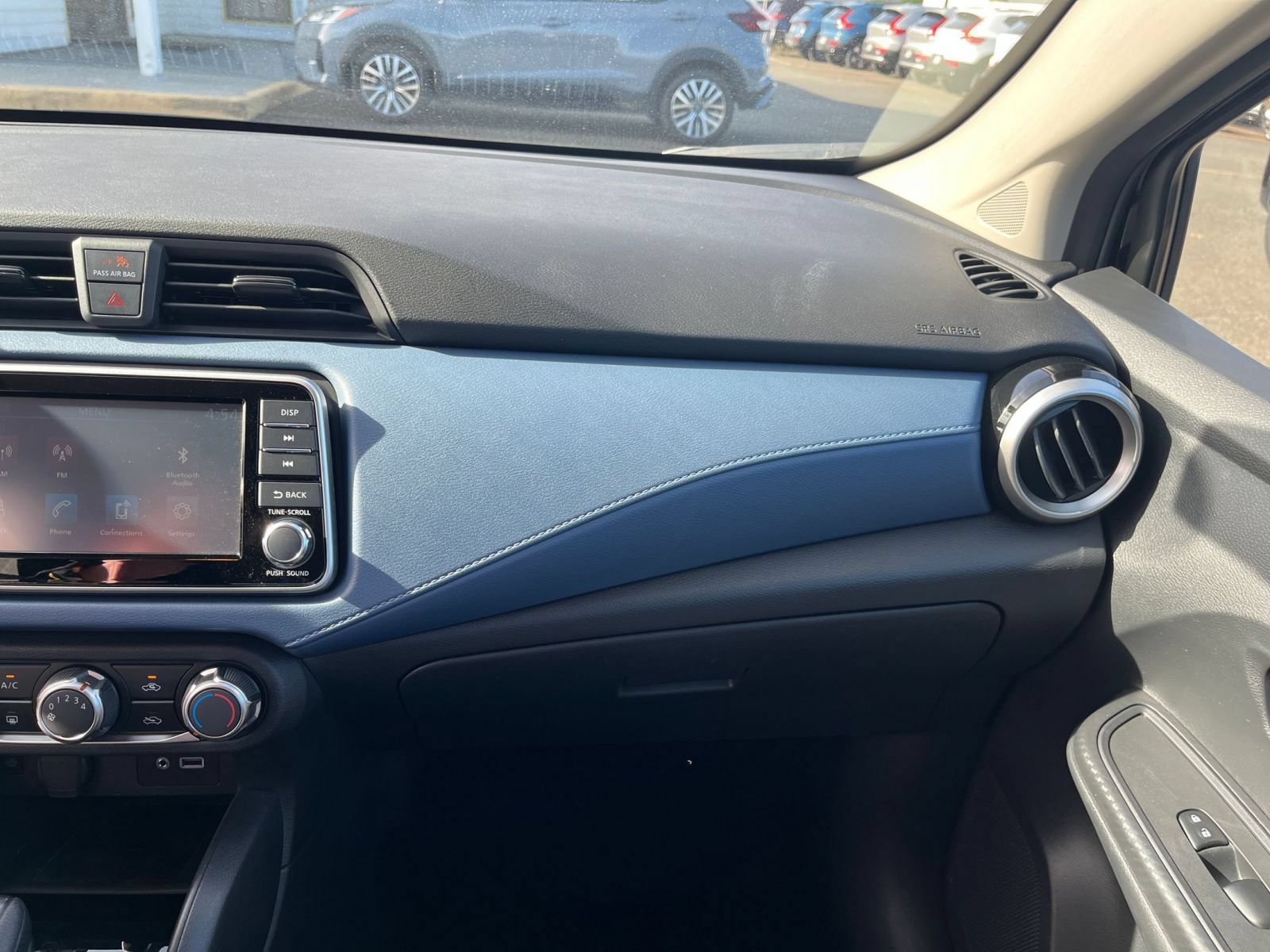Used 2025 Nissan Versa SV FWD image 33