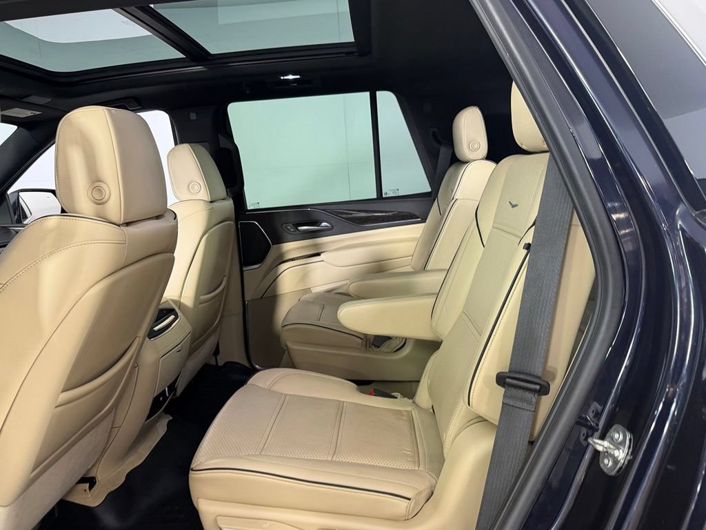 Used 2023 Cadillac Escalade Premium Luxury w/ Performance Package AWD/4WD image 23