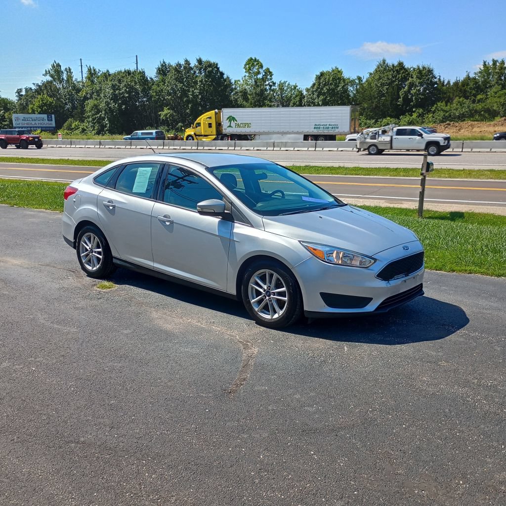 Used 2018 Ford Focus SE w/ Cold Weather Package FWD image 7