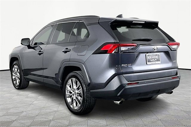 Used 2021 Toyota RAV4 XLE Premium image 4