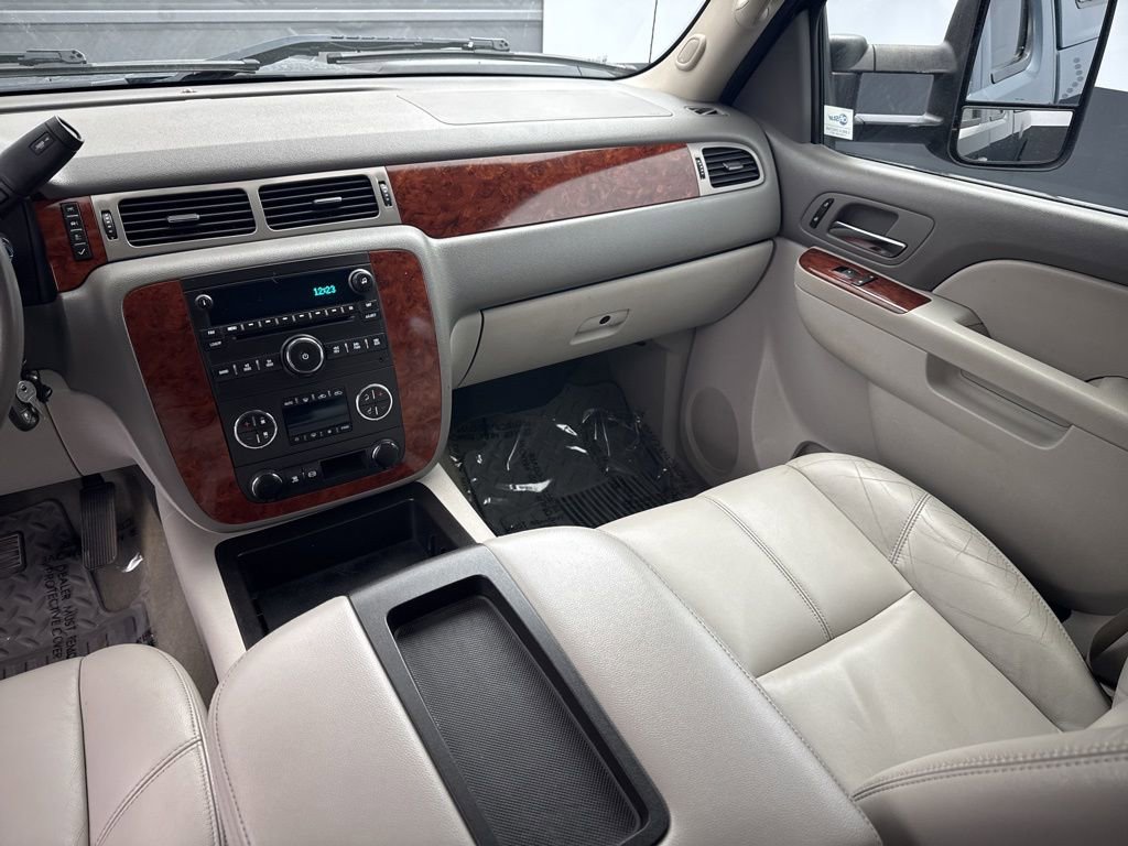 Used 2011 Chevrolet Silverado 2500 LTZ AWD/4WD image 10