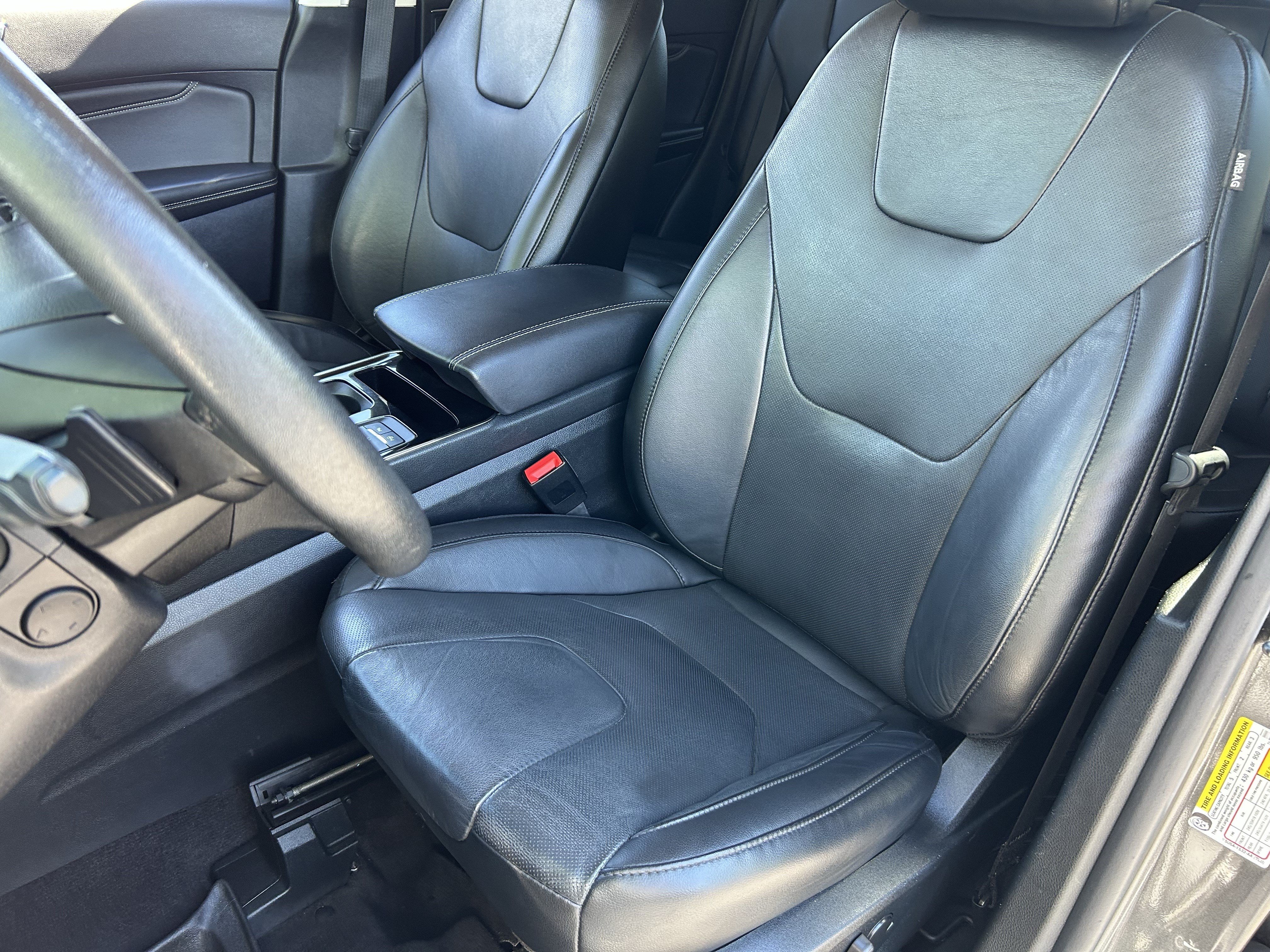 Used 2020 Ford Edge Titanium w/ Equipment Group 301A AWD/4WD image 18