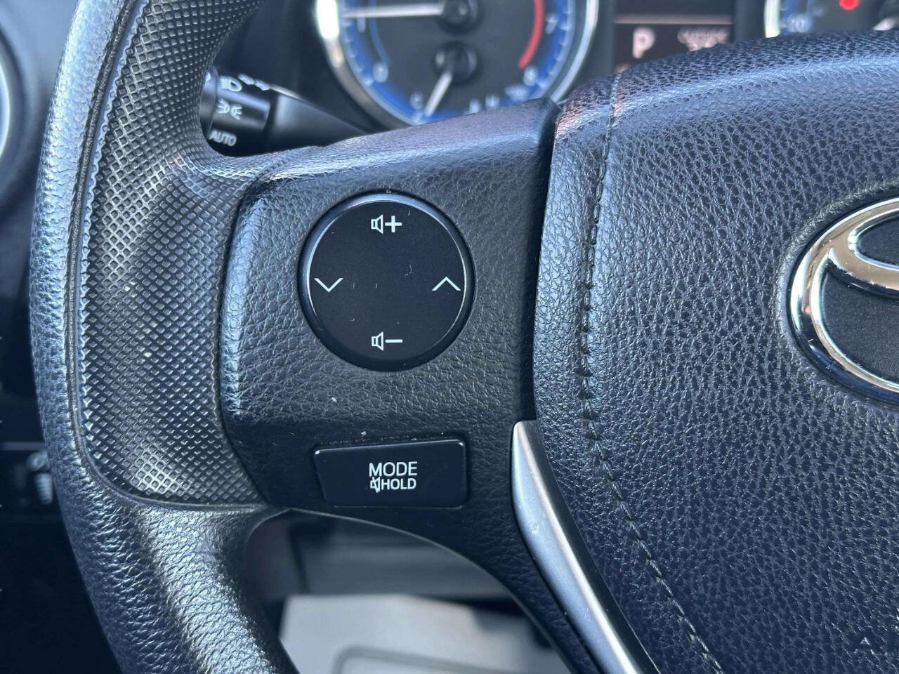 Used 2017 Toyota Corolla LE image 31