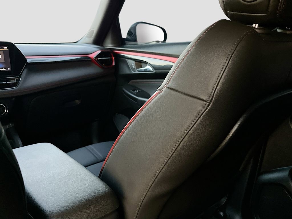 Used 2025 Chevrolet TrailBlazer RS w/ Driver Confidence Package image 22