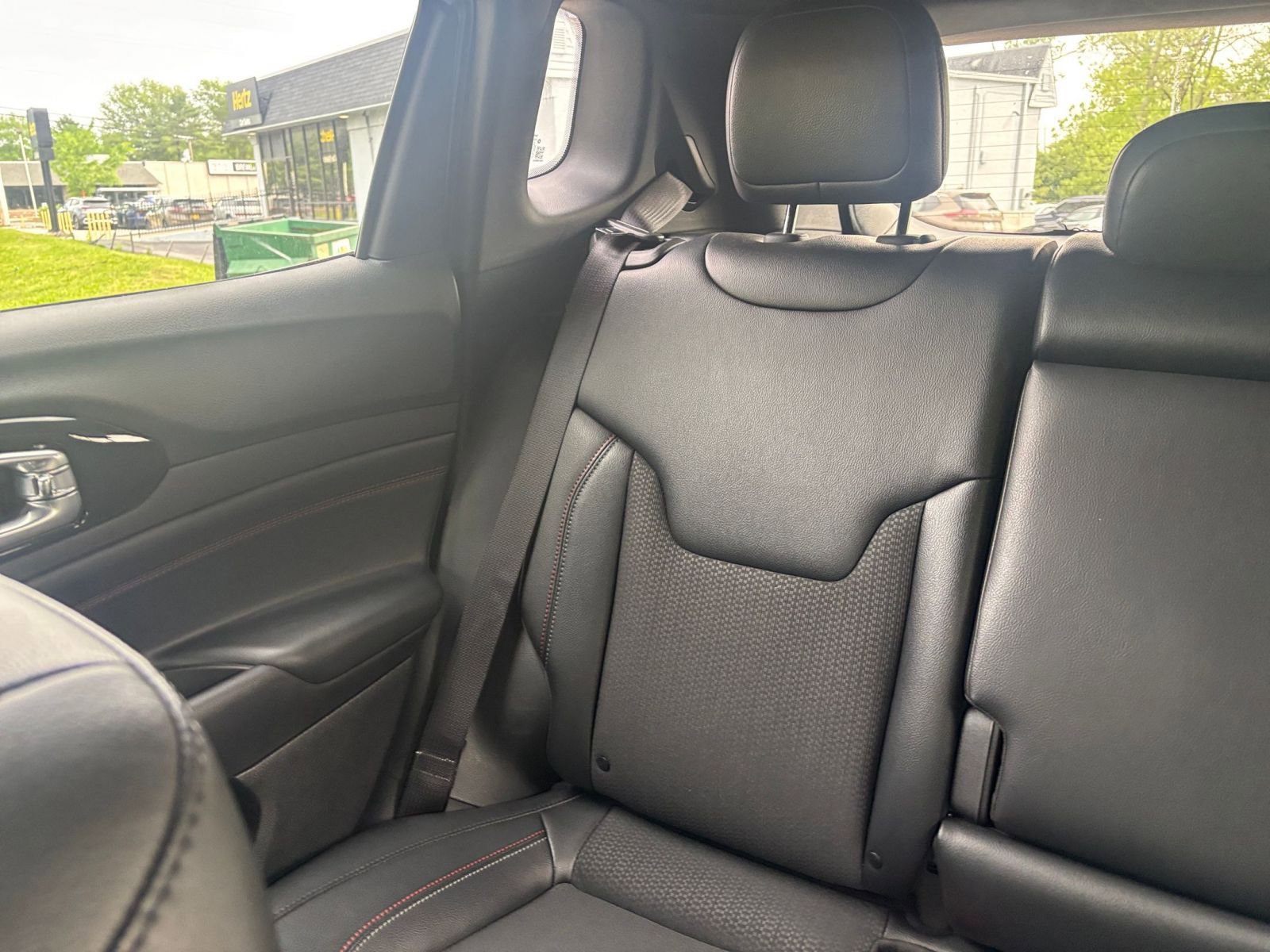 Used 2025 Jeep Compass Trailhawk image 37