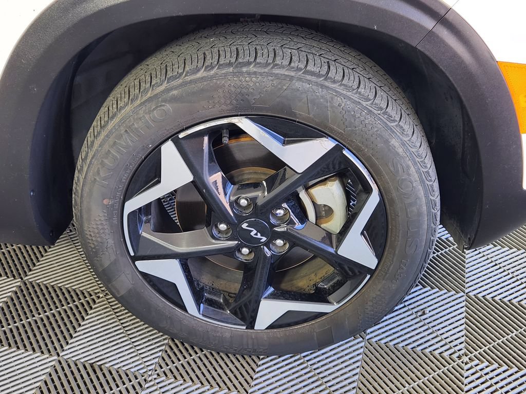Used 2024 Kia Seltos EX AWD/4WD image 9