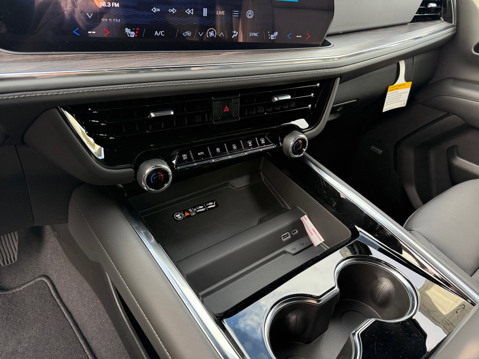 New 2026 Chevrolet Suburban Z71 image 13