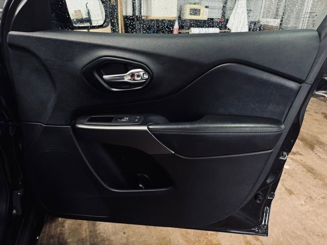 Used 2022 Jeep Cherokee Limited image 18