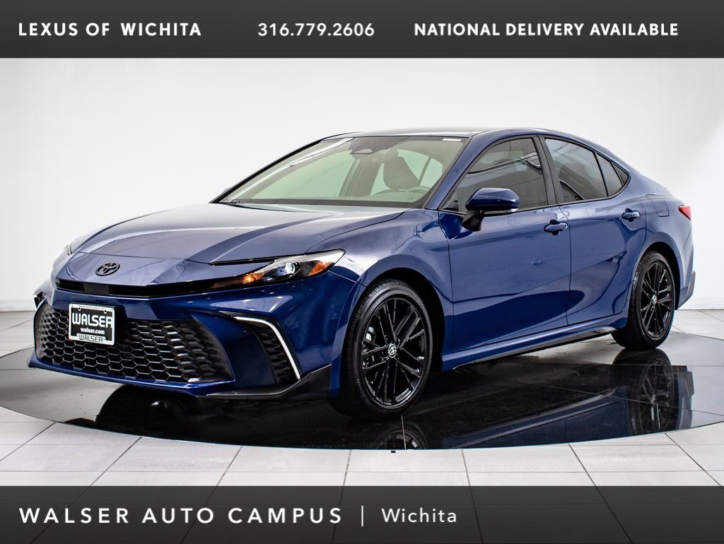 Used 2025 Toyota Camry SE image 1