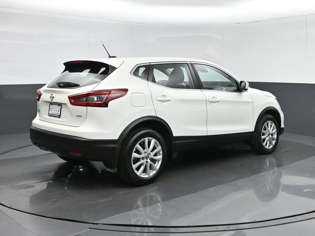 Used 2022 Nissan Rogue Sport S image 7
