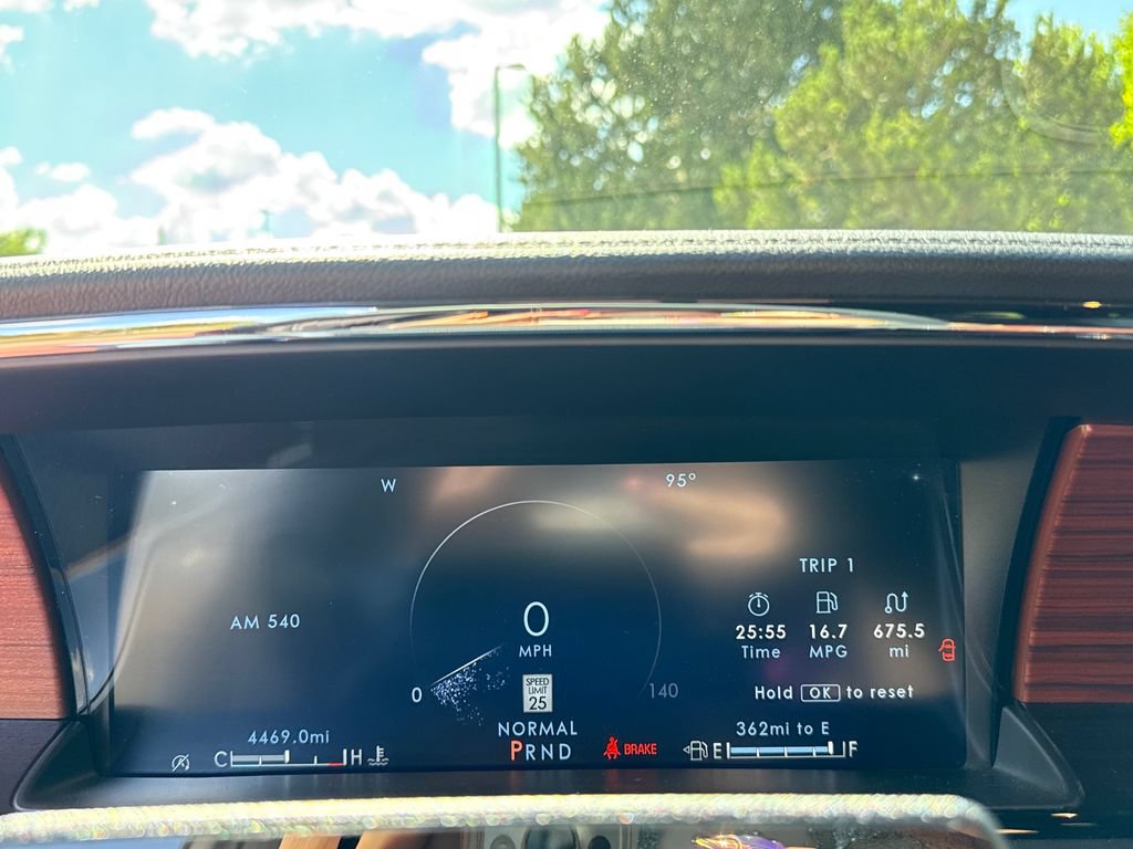 Used 2024 Lincoln Navigator Premiere AWD/4WD image 17