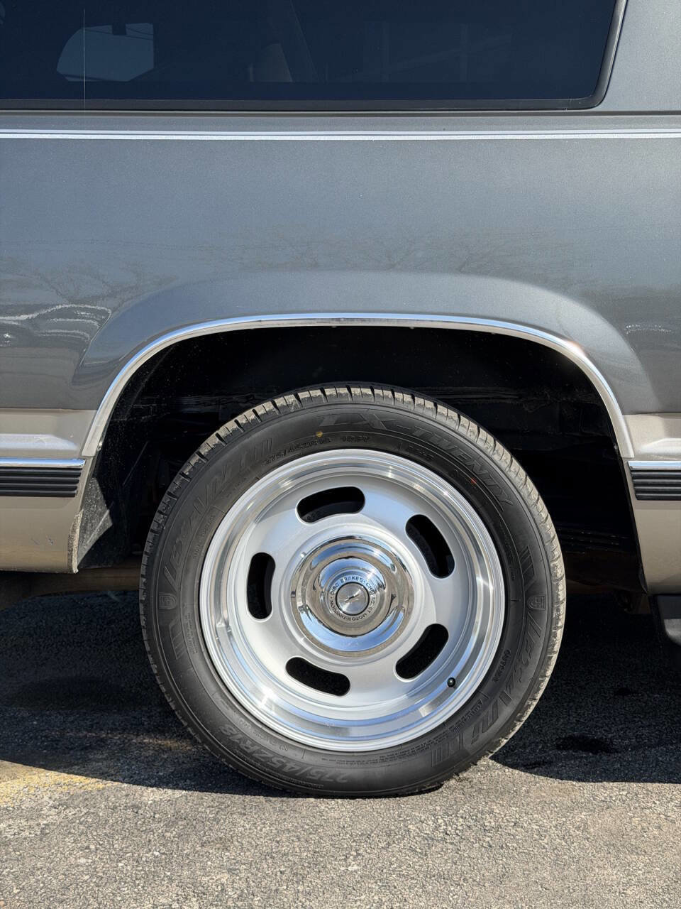 Used 1999 Chevrolet Suburban 2WD w/ Preferred Equipment Group 3 image 16