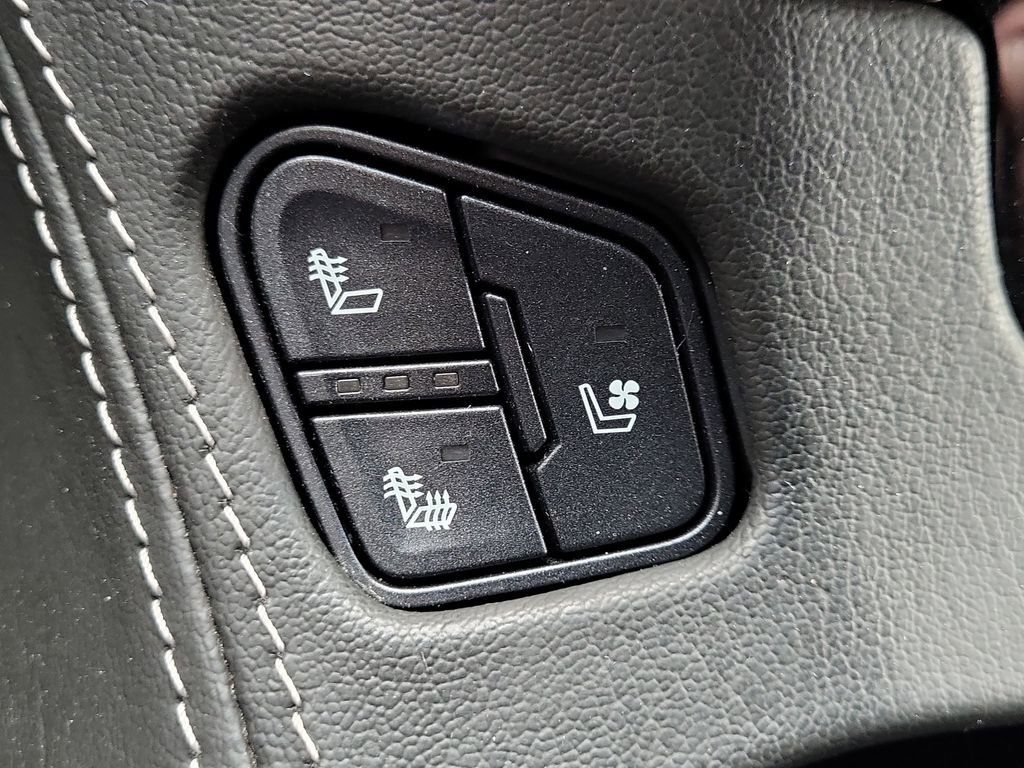 Used 2020 GMC Yukon XL Denali w/ Open Road Package image 28