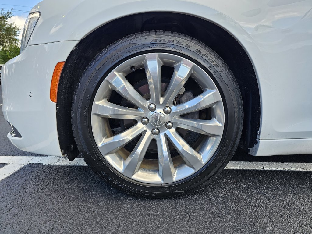 Used 2018 Chrysler 300 Limited w/ Safetytec Plus Group RWD image 28