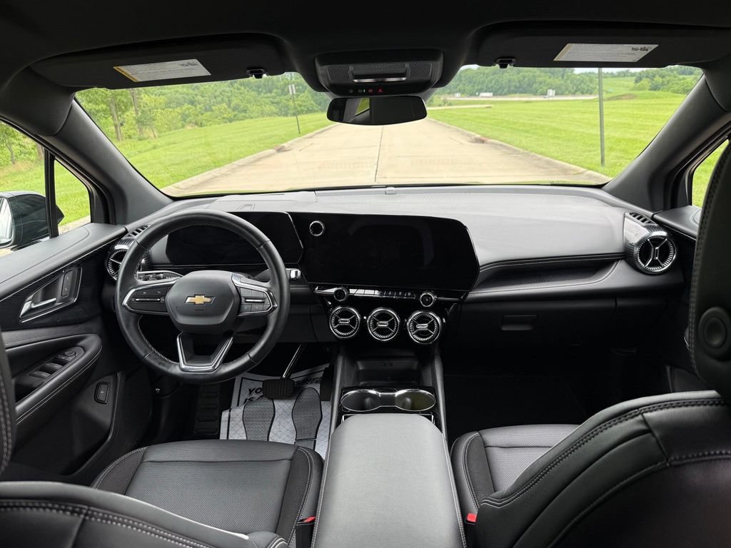 Used 2025 Chevrolet Blazer EV LT AWD/4WD image 19