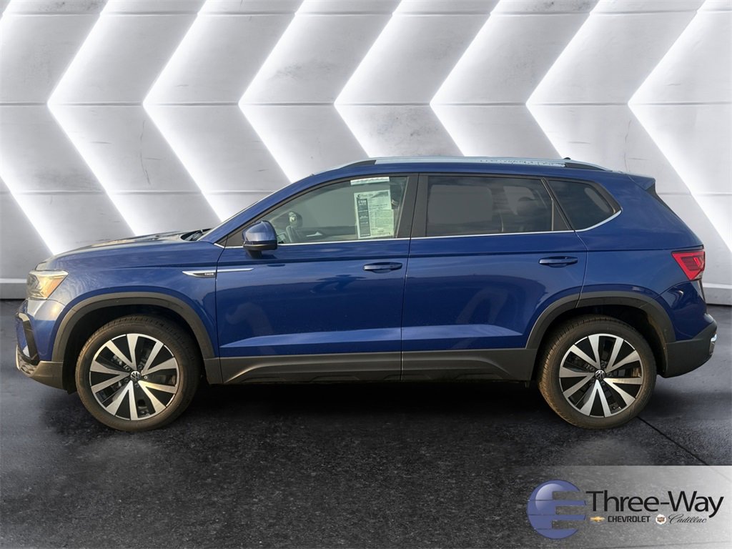 Used 2024 Volkswagen Taos SE image 2