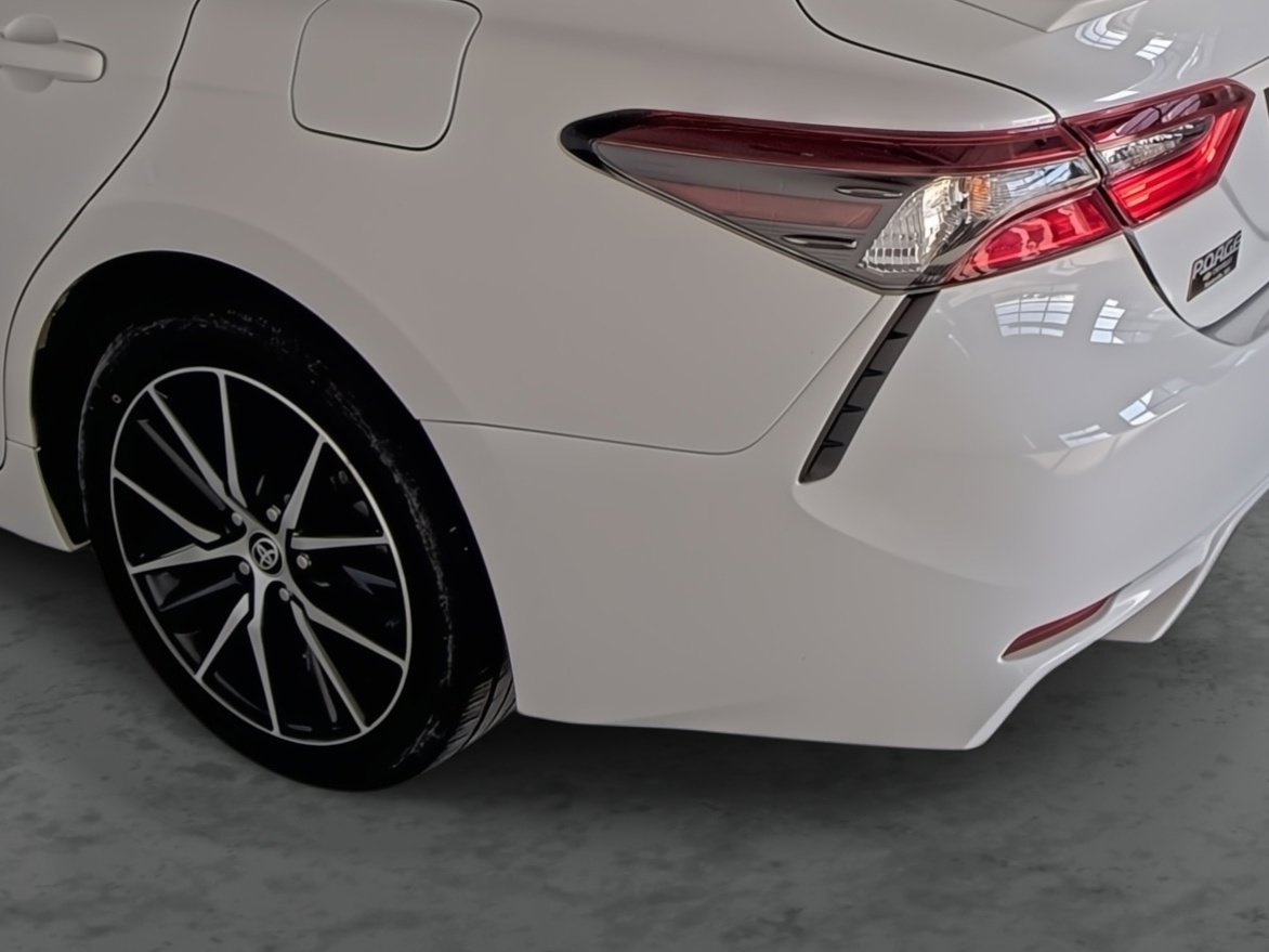 Used 2024 Toyota Camry SE image 9