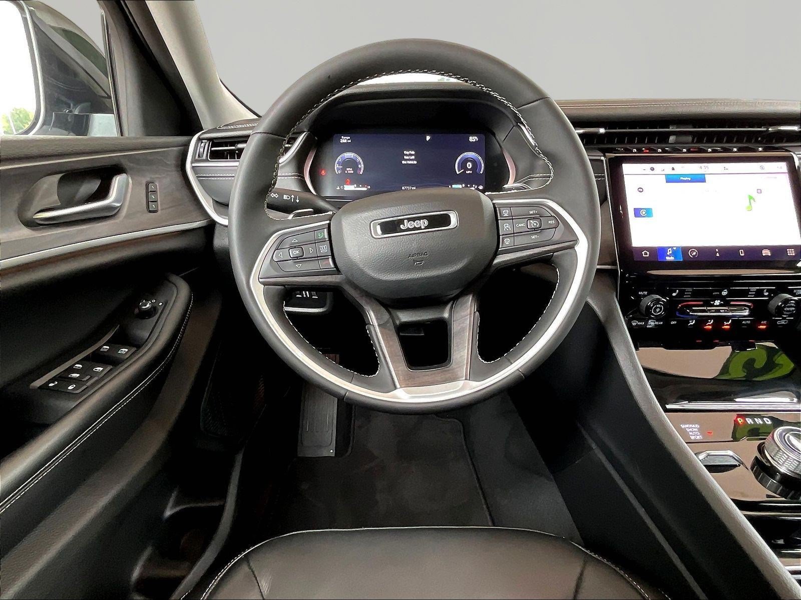 Used 2023 Jeep Grand Cherokee Limited AWD/4WD image 8