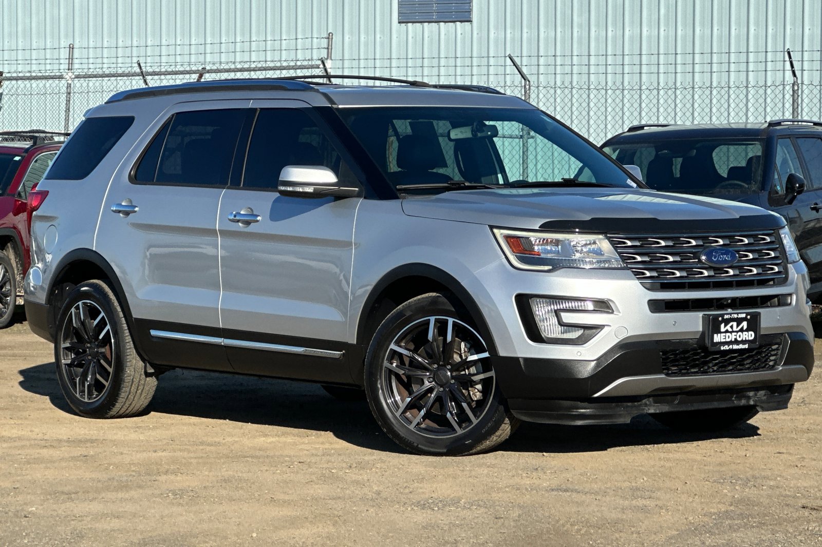 Used 2017 Ford Explorer Limited image 2
