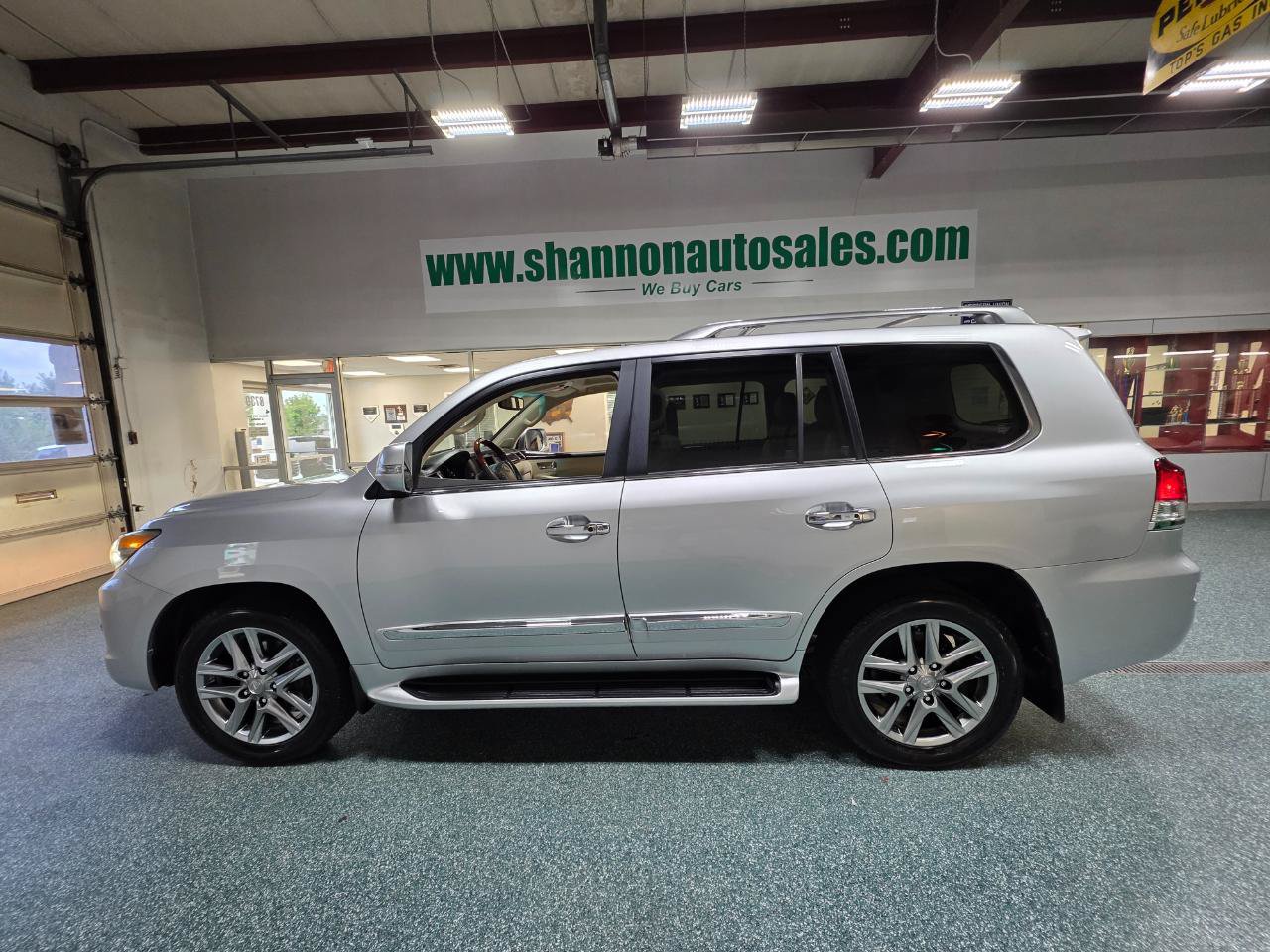 Used 2013 Lexus LX 570 4WD w/ Luxury Pkg w/Pre-crash image 11