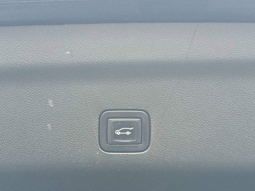 Used 2022 Chevrolet Suburban LT w/ LT Signature Plus Package image 38