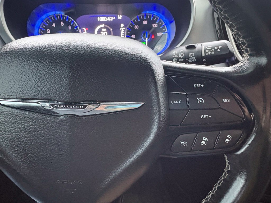 Used 2020 Chrysler Pacifica Touring w/ Advanced Safetytec Group FWD image 18