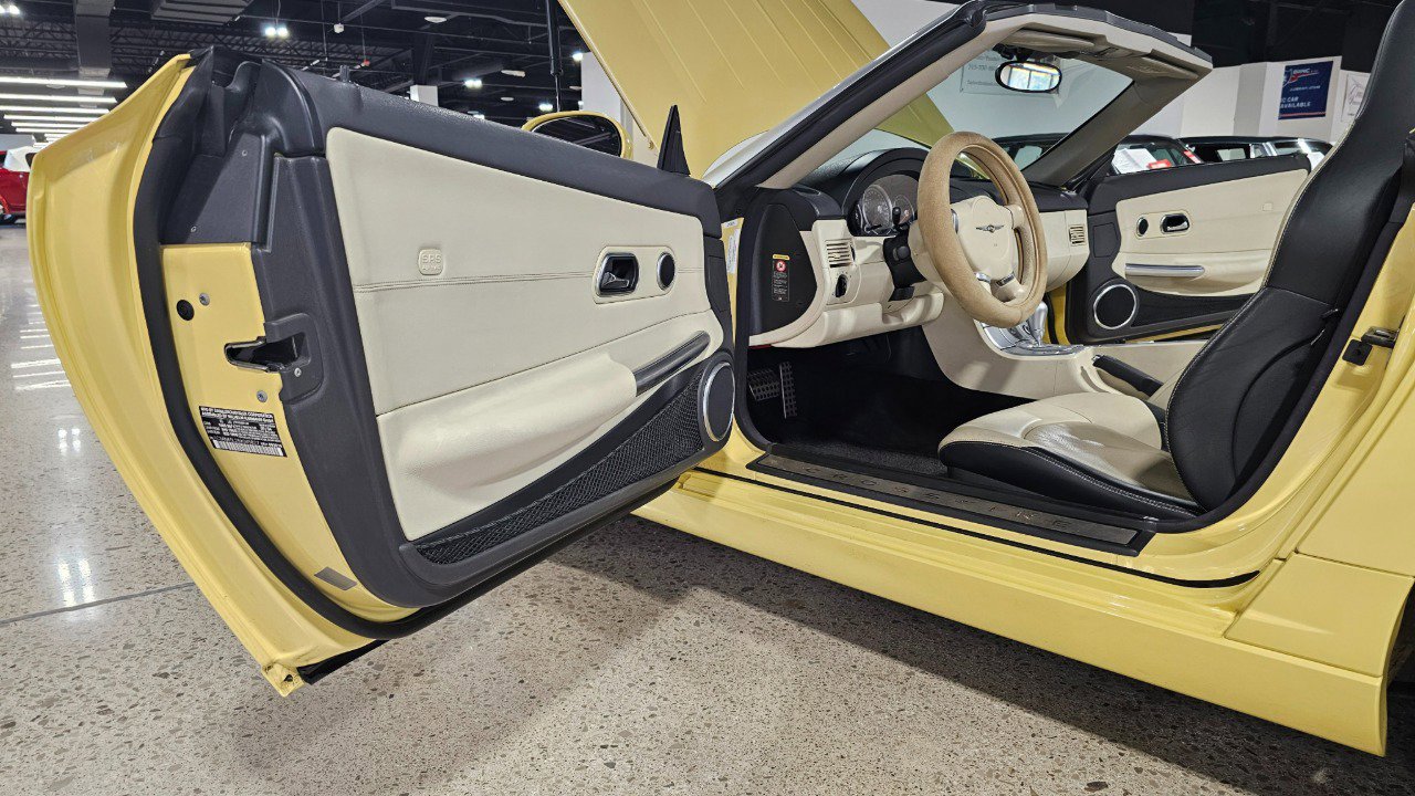 Used 2005 Chrysler Crossfire Limited image 16