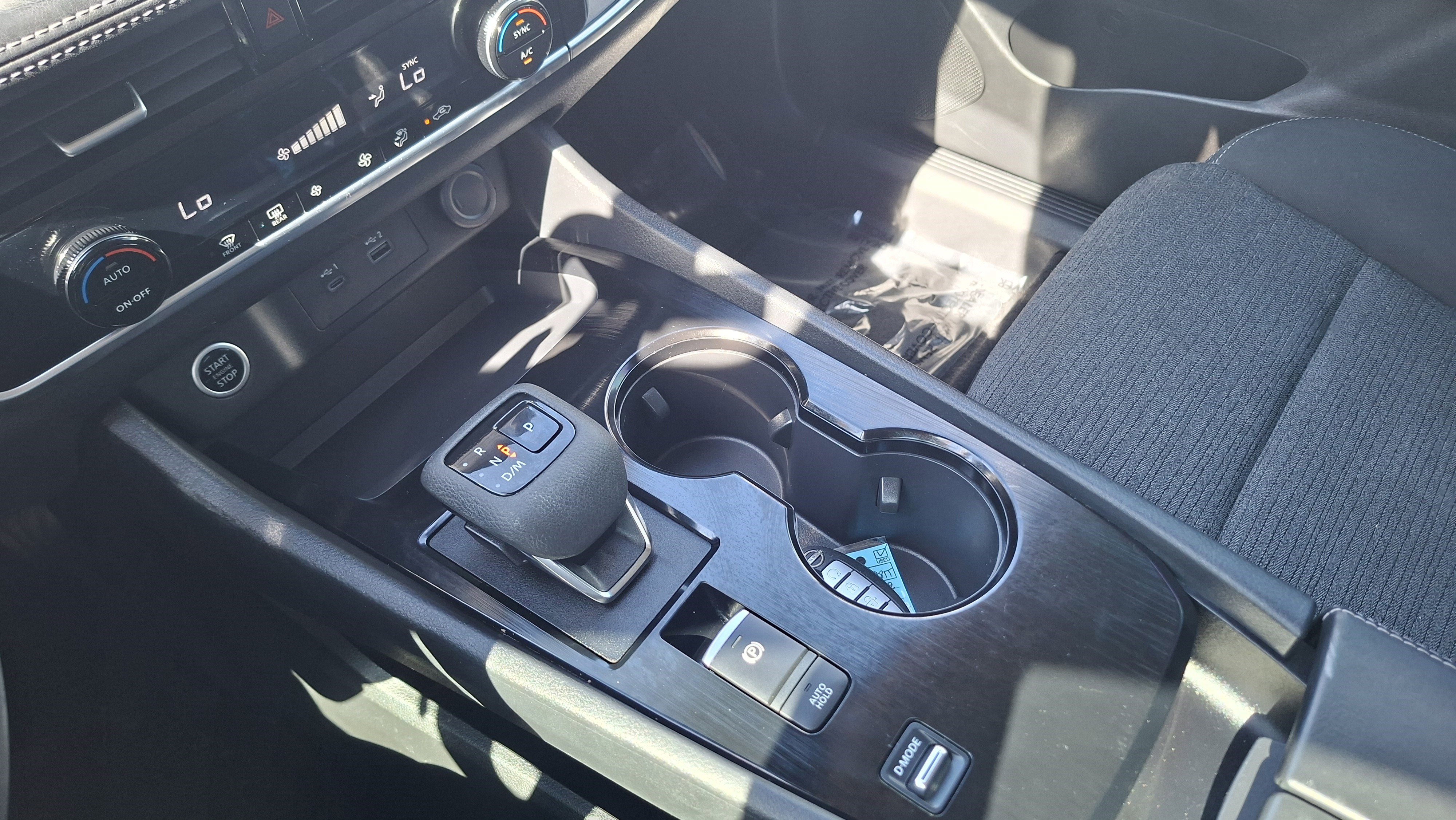 Used 2022 Nissan Rogue SV FWD image 16