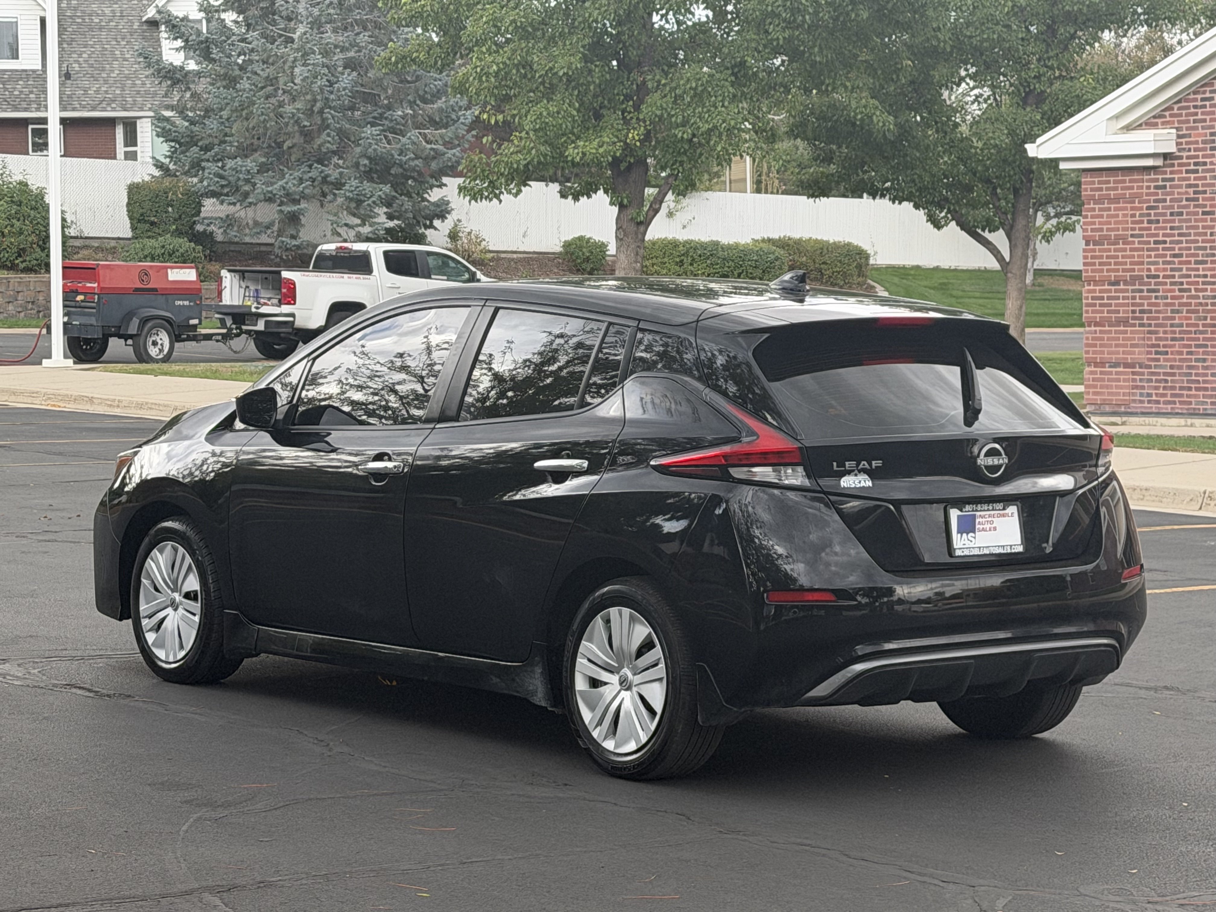 Used 2025 Nissan Leaf S FWD image 4