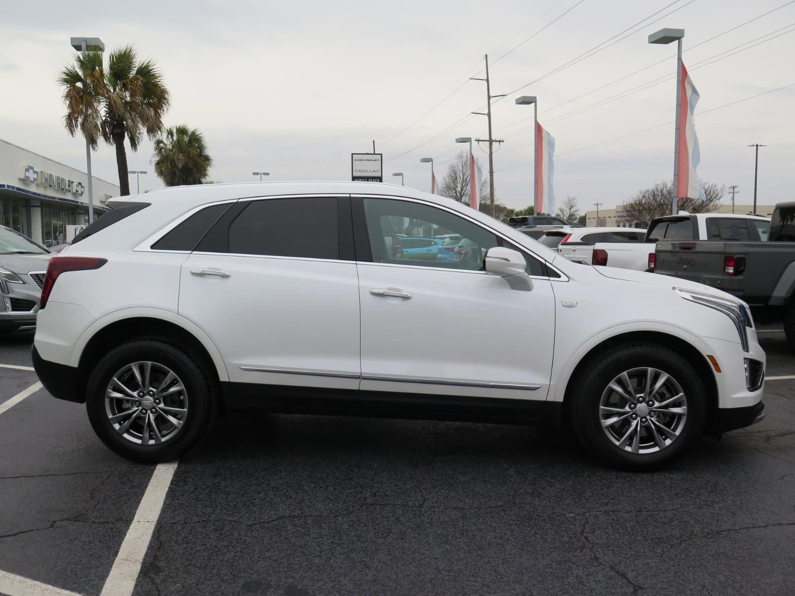 Used 2023 Cadillac XT5 Premium Luxury image 2