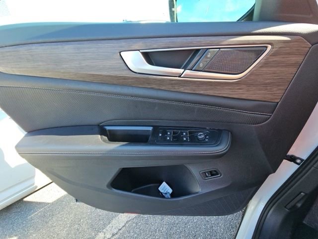Used 2025 Volkswagen Atlas SEL AWD/4WD image 11