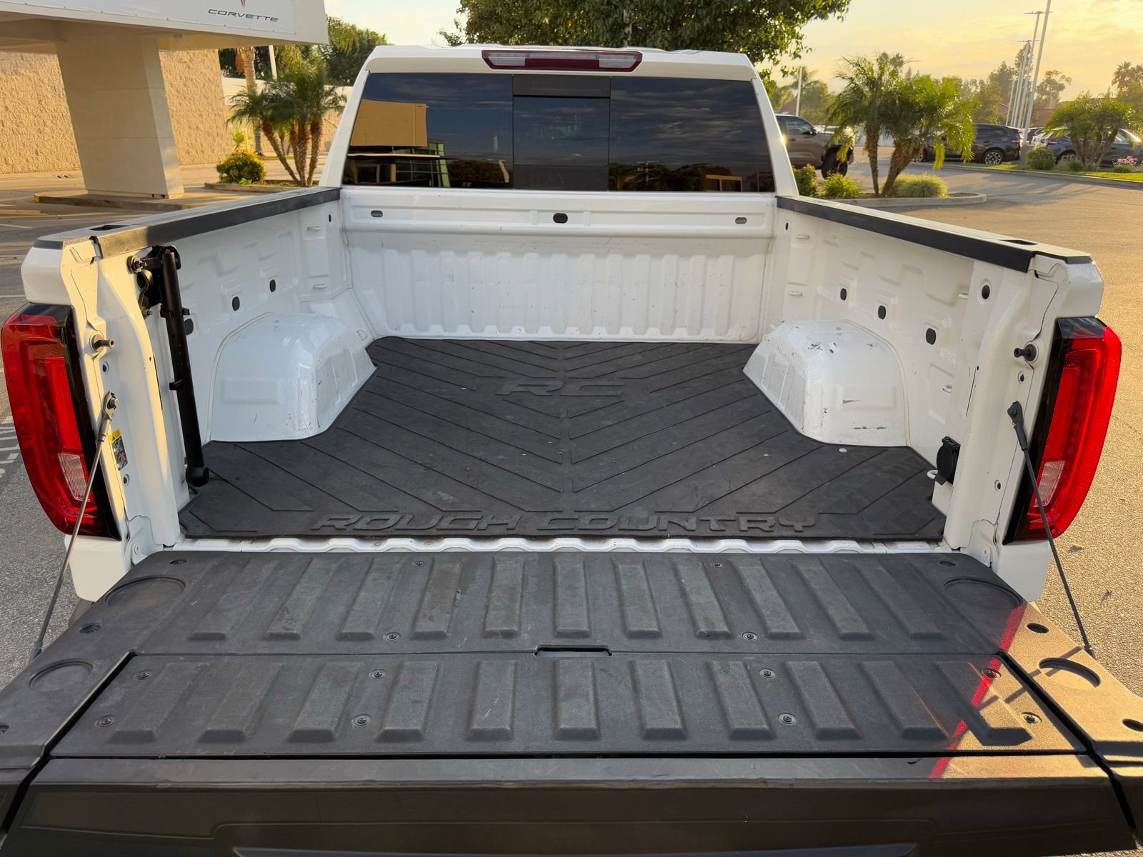 Used 2019 GMC Sierra 1500 SLT w/ SLT Premium Package image 17