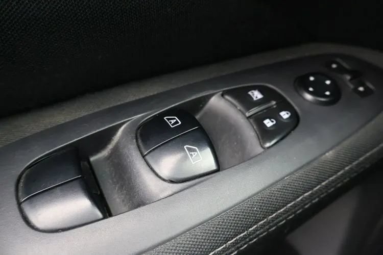 Used 2017 Nissan Pathfinder SV AWD/4WD image 21