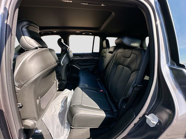New 2025 Jeep Grand Cherokee Overland w/ Luxury Tech Group IV AWD/4WD image 25