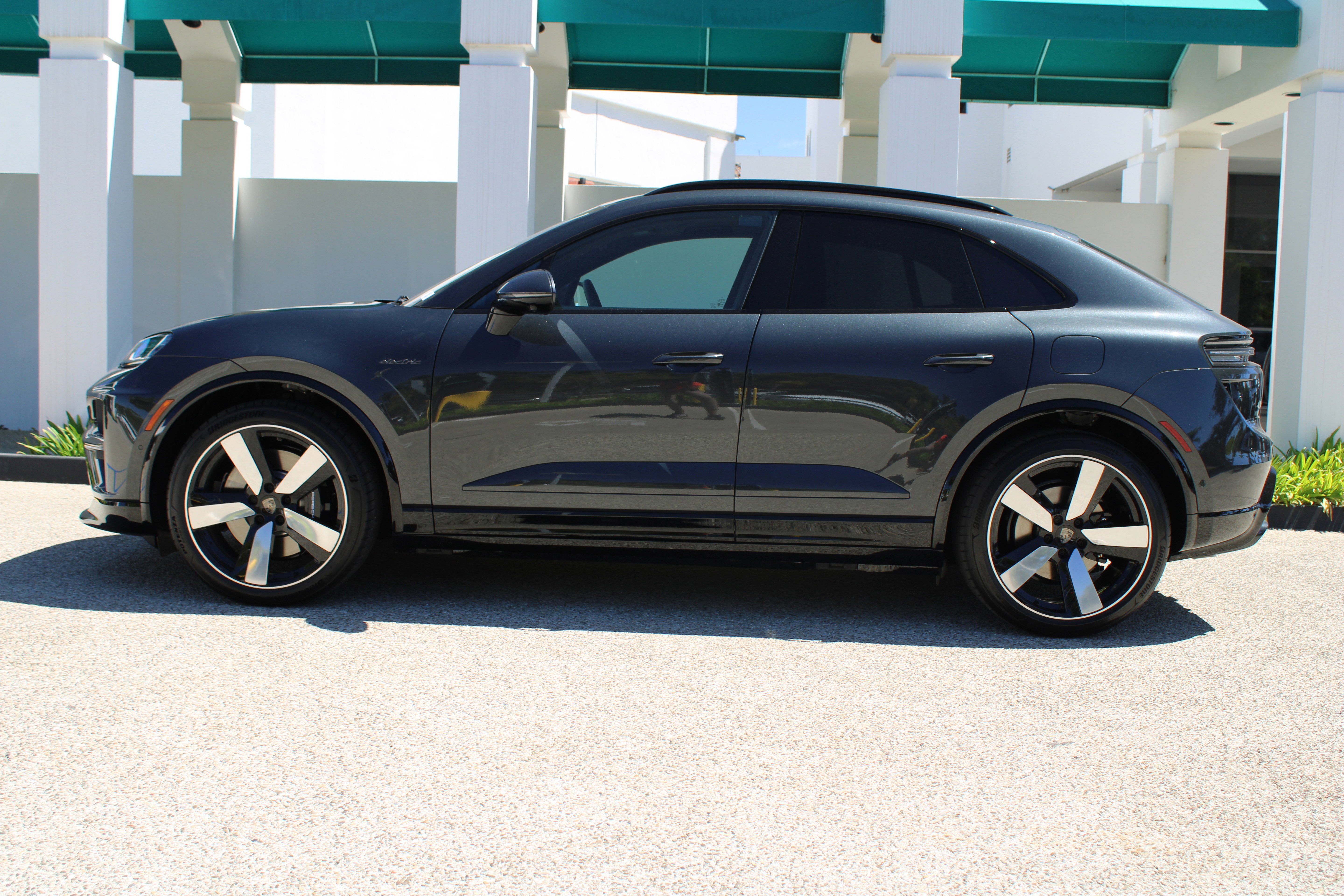New 2025 Porsche Macan Turbo Electric image 2