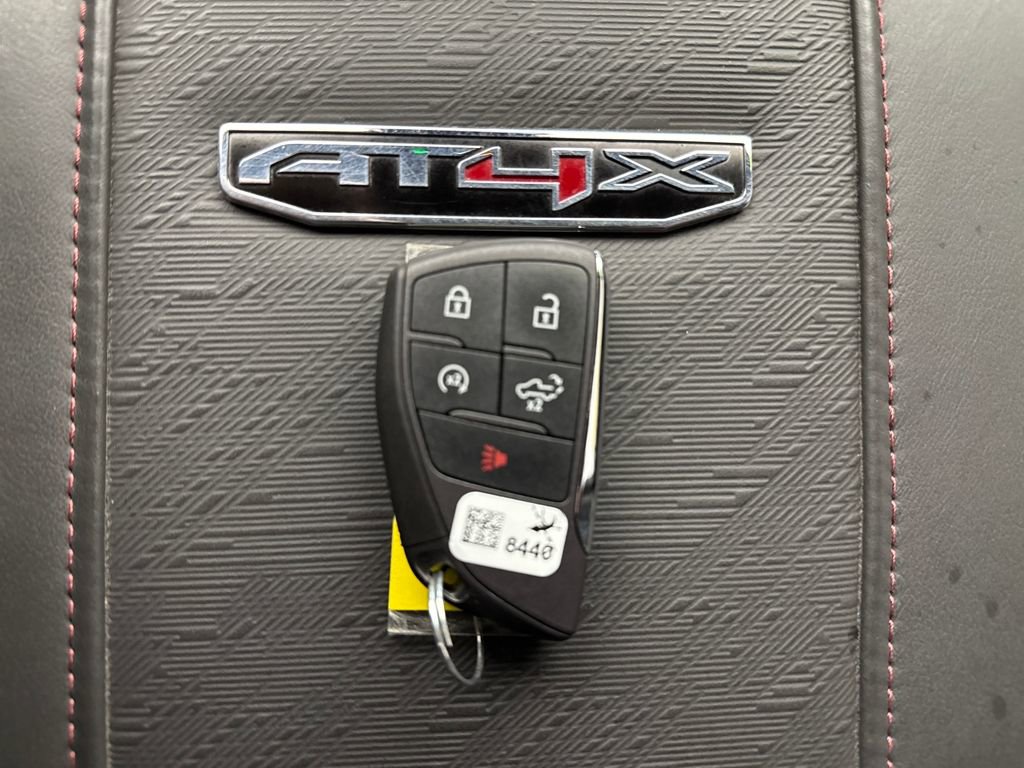 Used 2025 GMC Sierra 2500 AT4X image 34